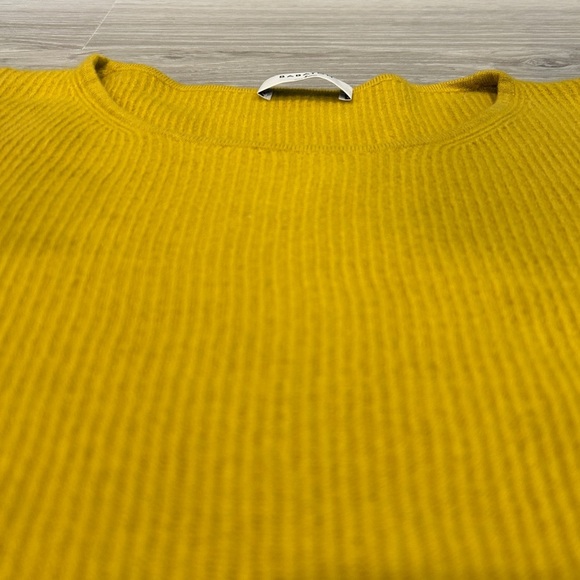 Aritzia Babaton Women's Mustard Yellow Wool Blend Sweater with Balloon Sleeve -S - Picture 3 of 9